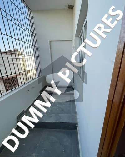 شہید ملت روڈ کراچی میں 4 کمروں کا 9 مرلہ فلیٹ 2.0 لاکھ میں کرایہ پر دستیاب ہے۔