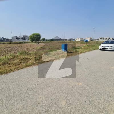 ڈی ایچ اے فیز 8 ڈیفنس (ڈی ایچ اے),لاہور میں 1 کنال رہائشی پلاٹ 3.3 کروڑ میں برائے فروخت۔