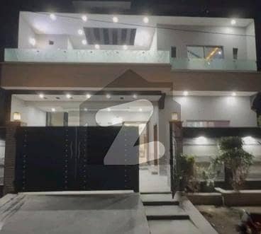 پی جی ای سی ایچ ایس فیز 2 پنجاب گورنمنٹ ایمپلائیز سوسائٹی,لاہور میں 4 کمروں کا 10 مرلہ مکان 4.0 کروڑ میں برائے فروخت۔