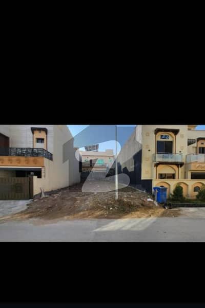 7.33 Marla Solid Plot In Parkstreet For Sale