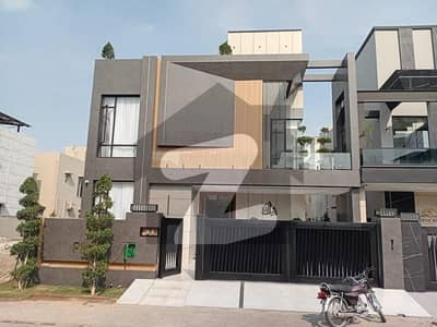 بحریہ ٹاؤن سیکٹر ای بحریہ ٹاؤن,لاہور میں 5 کمروں کا 10 مرلہ مکان 5.7 کروڑ میں برائے فروخت۔ بحریہ ٹاؤن سیکٹر ای بحریہ ٹاؤن,لاہور میں 5 کمروں کا 10 مرلہ مکان 5.7 کروڑ میں برائے فروخت۔