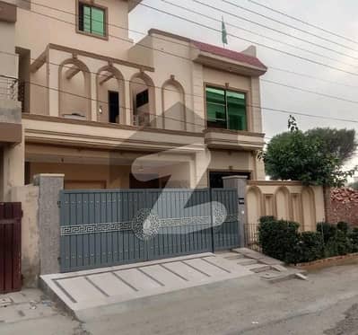 محافظ ٹاؤن فیز 2 محافظ ٹاؤن,لاہور میں 5 کمروں کا 10 مرلہ مکان 3.5 کروڑ میں برائے فروخت۔