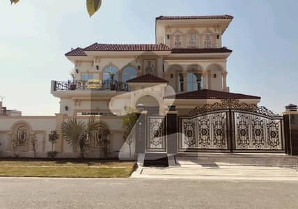 سینٹرل پارک ہاؤسنگ سکیم لاہور میں 6 کمروں کا 1 کنال مکان 7.25 کروڑ میں برائے فروخت۔