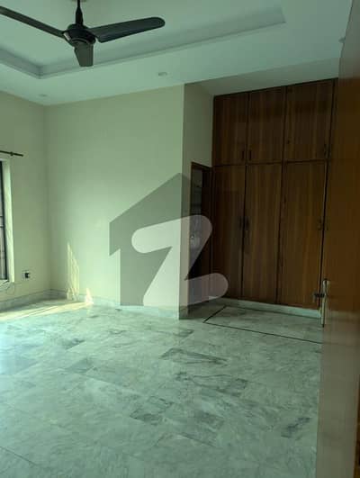 جوہر ٹاؤن لاہور میں 2 کمروں کا 12 مرلہ مکان 80.0 ہزار میں کرایہ پر دستیاب ہے۔