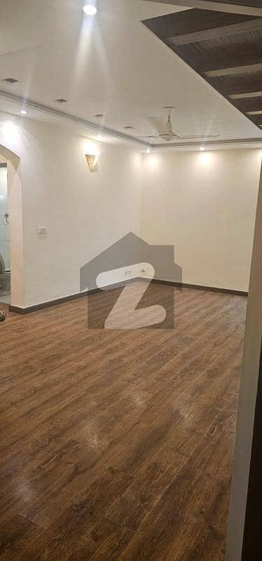 عسکری 10 عسکری,لاہور میں 5 کمروں کا 1 کنال مکان 3.0 لاکھ میں کرایہ پر دستیاب ہے۔ عسکری 10 عسکری,لاہور میں 5 کمروں کا 1 کنال مکان 3.0 لاکھ میں کرایہ پر دستیاب ہے۔