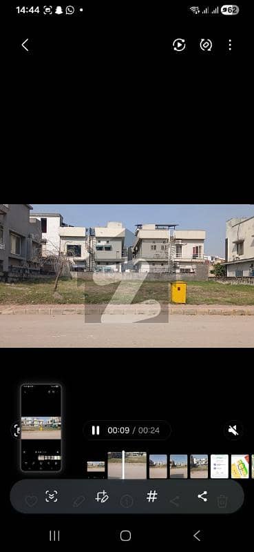 10marla boulevard 60ft wide road for sale