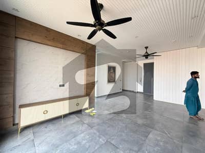 ڈی ایچ اے فیز 8 - بلاک وی فیز 8,ڈیفنس (ڈی ایچ اے),لاہور میں 2 کمروں کا 1 کنال مکان 1.25 لاکھ میں کرایہ پر دستیاب ہے۔