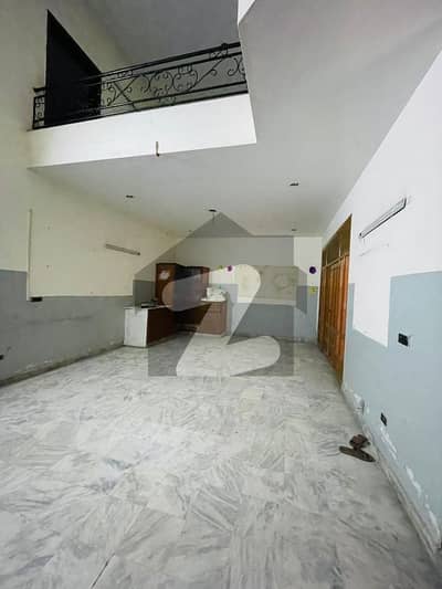 ریونیو سوسائٹی - بلاک اے ریوینیو سوسائٹی,لاہور میں 3 کمروں کا 10 مرلہ مکان 1.7 لاکھ میں کرایہ پر دستیاب ہے۔