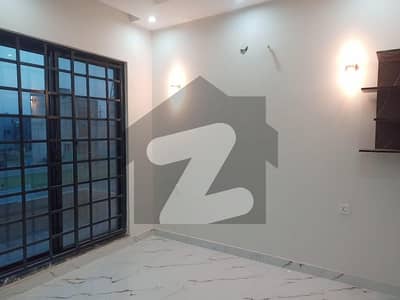 3 MARLA BRAND NEW BEAUTOFUL HOUSE IN B BLOCK