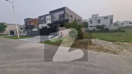 ڈی ایچ اے فیز 7 - بلاک زیڈ1 فیز 7,ڈیفنس (ڈی ایچ اے),لاہور میں 1 کنال رہائشی پلاٹ 4.35 کروڑ میں برائے فروخت۔