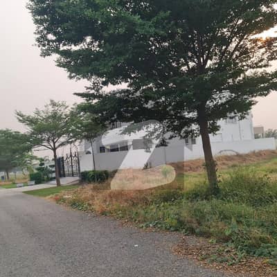 ڈی ایچ اے فیز 7 - بلاک یو فیز 7,ڈیفنس (ڈی ایچ اے),لاہور میں 1 کنال رہائشی پلاٹ 3.55 کروڑ میں برائے فروخت۔