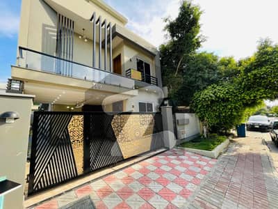 بحریہ ٹاؤن فیز 2 بحریہ ٹاؤن راولپنڈی,راولپنڈی میں 5 کمروں کا 10 مرلہ مکان 5.95 کروڑ میں برائے فروخت۔