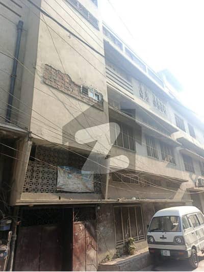 گڑھی شاہو لاہور میں 12 مرلہ مکان 4.9 کروڑ میں برائے فروخت۔