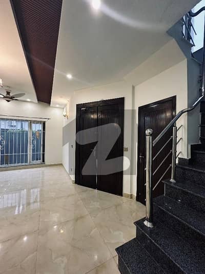 ڈی ایچ اے 9 ٹاؤن ۔ بلاک سی ڈی ایچ اے 9 ٹاؤن,ڈیفنس (ڈی ایچ اے),لاہور میں 3 کمروں کا 5 مرلہ مکان 1.1 لاکھ میں کرایہ پر دستیاب ہے۔