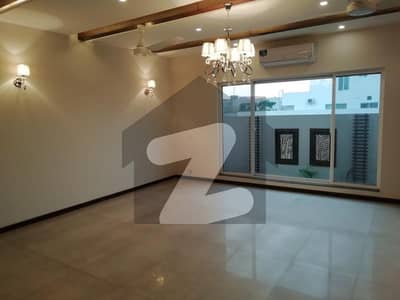 ڈی ایچ اے فیز 4 ڈیفنس (ڈی ایچ اے),لاہور میں 6 کمروں کا 1 کنال مکان 8.5 کروڑ میں برائے فروخت۔
