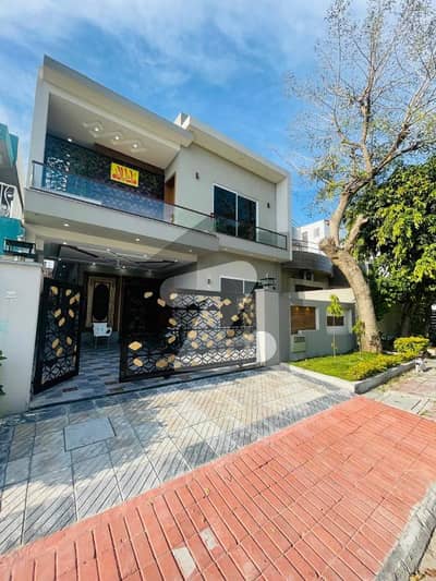 بحریہ ٹاؤن فیز 2 بحریہ ٹاؤن راولپنڈی,راولپنڈی میں 5 کمروں کا 10 مرلہ مکان 5.95 کروڑ میں برائے فروخت۔