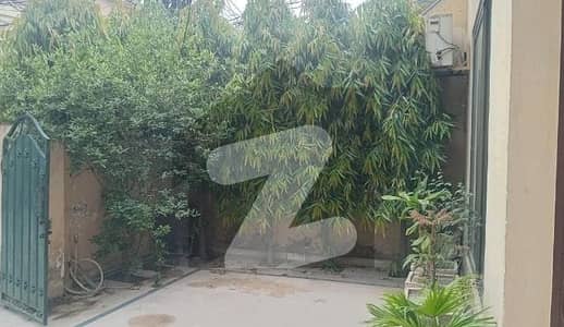 نیو سُپر ٹاؤن لاہور میں 4 کمروں کا 10 مرلہ مکان 3.9 کروڑ میں برائے فروخت۔