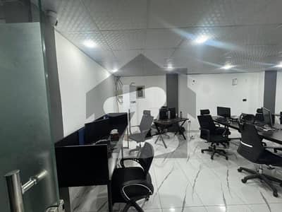 جوہر ٹاؤن لاہور میں 12 مرلہ دفتر 3.8 کروڑ میں برائے فروخت۔