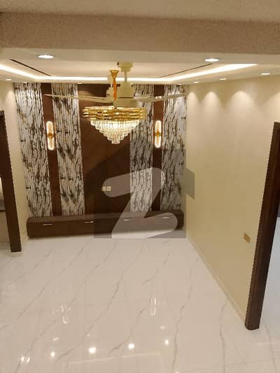 فارمانئیٹس ہاؤسنگ سکیم ۔ بلاک این فارمانئیٹس ہاؤسنگ سکیم,لاہور میں 3 کمروں کا 3 مرلہ مکان 1.05 کروڑ میں برائے فروخت۔