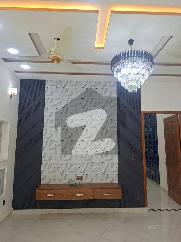 کینال گارڈن لاہور میں 5 کمروں کا 5 مرلہ مکان 2.45 کروڑ میں برائے فروخت۔ کینال گارڈن لاہور میں 5 کمروں کا 5 مرلہ مکان 2.45 کروڑ میں برائے فروخت۔