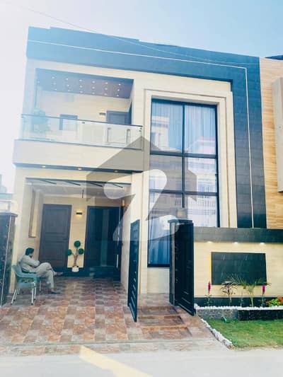 5 MARLA HOT LOCATION NEAR TO MAIN ASSES HOUSE FOR SALE