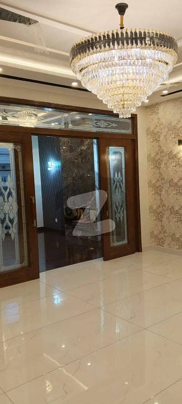 فارمانئیٹس ہاؤسنگ سکیم لاہور میں 5 کمروں کا 10 مرلہ مکان 1.8 لاکھ میں کرایہ پر دستیاب ہے۔