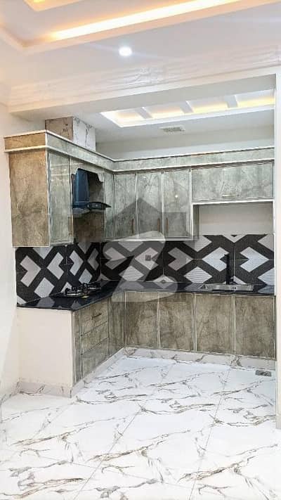 نیو لاہور سٹی ۔ فیز 2 نیو لاهور سٹی,لاہور میں 3 کمروں کا 10 مرلہ مکان 3.5 کروڑ میں برائے فروخت۔