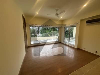 ایف ۔ 8 اسلام آباد میں 3 کمروں کا 1 کنال بالائی پورشن 3.7 لاکھ میں کرایہ پر دستیاب ہے۔