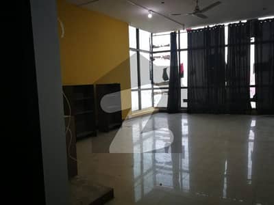 گلبرگ 3 گلبرگ,لاہور میں 1 کمرے کا 2 مرلہ دفتر 42.0 ہزار میں کرایہ پر دستیاب ہے۔