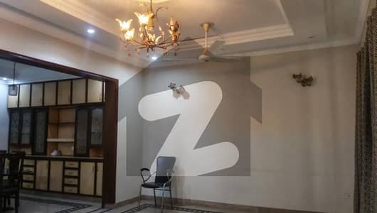 واپڈا ٹاؤن فیز 1 واپڈا ٹاؤن,لاہور میں 4 کمروں کا 1 کنال بالائی پورشن 1.2 لاکھ میں کرایہ پر دستیاب ہے۔