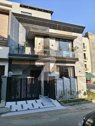 3.5 Marla corner beautiful brand new house for sale