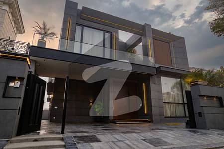 100% ORIGNAL KANAL EYE CATCHING SUPERB LUXURY BUNGALOW FOR SALE NEAR MCDONALS