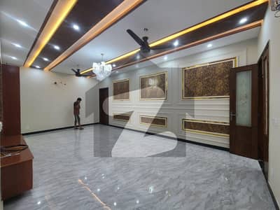 ایل ڈی اے ایوینیو لاہور میں 3 کمروں کا 1 کنال بالائی پورشن 1.0 لاکھ میں کرایہ پر دستیاب ہے۔