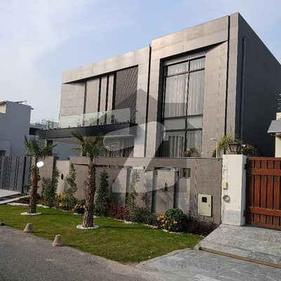 ڈی ایچ اے فیز 8 سابقہ ایئر ایوینیو ڈی ایچ اے فیز 8,ڈی ایچ اے ڈیفینس,لاہور میں 1 کنال مکان 10.5 کروڑ میں برائے فروخت۔