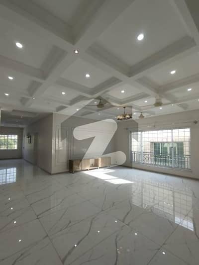 DHA Defense Ph 2 Kanal Like New House For Rent