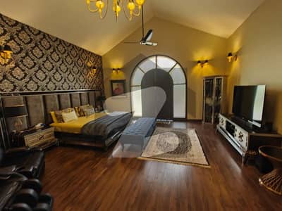 Close To Zamzama Park 1200 Yards Very Well Maintained/West Open/Huge Lawn/ Huge Parking House For Rent At Reasonable Demand