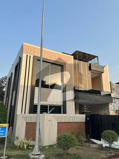 7 Marla Modern Design Lavish Corner House For Sale In Park View City Lahore | For Discounted Price And Original Pictures Download The App "Signature Lands".
