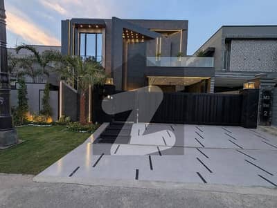 ڈی ایچ اے فیز 5 - بلاک ایچ فیز 5,ڈیفنس (ڈی ایچ اے),لاہور میں 6 کمروں کا 1 کنال مکان 3.0 لاکھ میں کرایہ پر دستیاب ہے۔