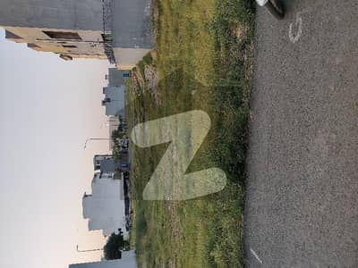 ڈی ایچ اے 9 ٹاؤن ۔ بلاک اے ڈی ایچ اے 9 ٹاؤن,ڈیفنس (ڈی ایچ اے),لاہور میں 8 مرلہ رہائشی پلاٹ 1.95 کروڑ میں برائے فروخت۔