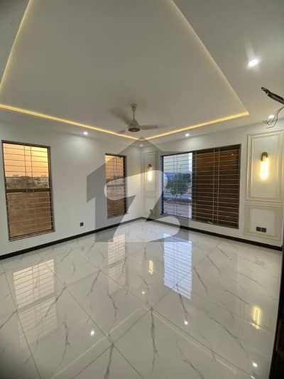 بحریہ ٹاؤن - پریسنٹ 4 بحریہ ٹاؤن کراچی,کراچی میں 5 کمروں کا 1 کنال مکان 65.0 ہزار میں کرایہ پر دستیاب ہے۔