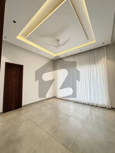 ڈی ایچ اے فیز 8 ڈیفنس (ڈی ایچ اے),لاہور میں 3 کمروں کا 1 کنال بالائی پورشن 2.5 لاکھ میں کرایہ پر دستیاب ہے۔