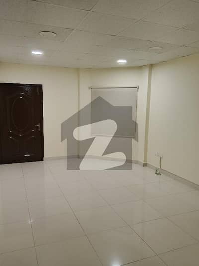 ازمیر ٹاؤن لاہور میں 10 مرلہ دفتر 2.3 لاکھ میں کرایہ پر دستیاب ہے۔