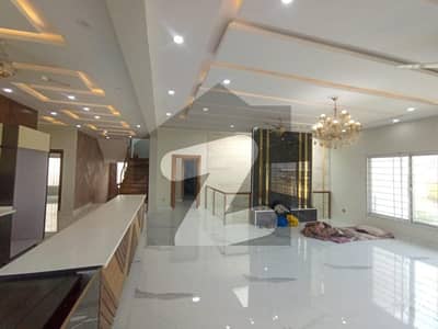 ڈی ایچ اے ڈیفینس فیز 2 ڈی ایچ اے ڈیفینس,اسلام آباد میں 1 کنال مکان 2.45 لاکھ میں کرایہ پر دستیاب ہے۔