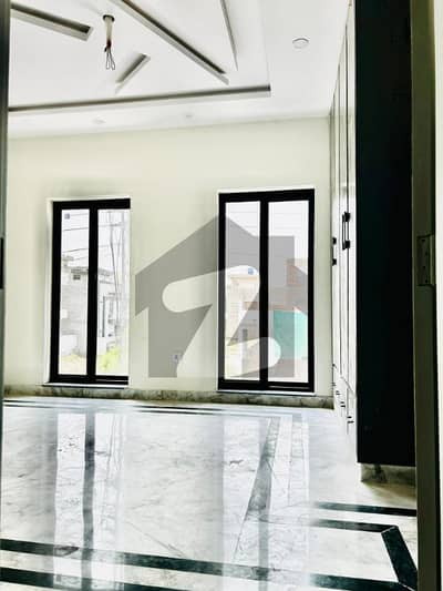 پنجاب یونیورسٹی سوسائٹی فیز 2 پنجاب یونیورسٹی ایمپلائیز سوسائٹی,لاہور میں 10 کمروں کا 10 مرلہ مکان 4.8 کروڑ میں برائے فروخت۔