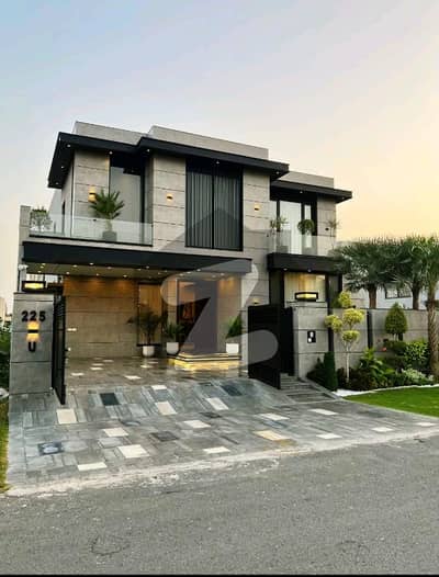 بحریہ ٹاؤن لاہور میں 4 کمروں کا 10 مرلہ مکان 2.99 کروڑ میں برائے فروخت۔