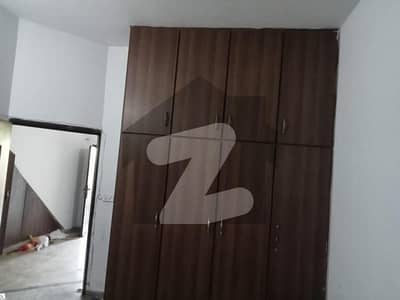 کالج روڈ لاہور میں 2 کمروں کا 4 مرلہ فلیٹ 36.0 ہزار میں کرایہ پر دستیاب ہے۔