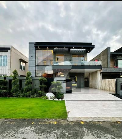 1 KANAL HOUSE ON PRIME LOCATION WITH SOLID CONSTRUCTION AVAILABLE FOR SALE IN BAHRIA TOWN LHR