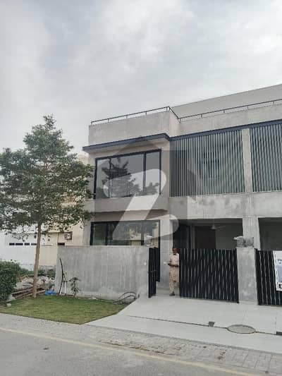 ڈریم گارڈنز ڈیفینس روڈ,لاہور میں 4 کمروں کا 5 مرلہ مکان 2.55 کروڑ میں برائے فروخت۔