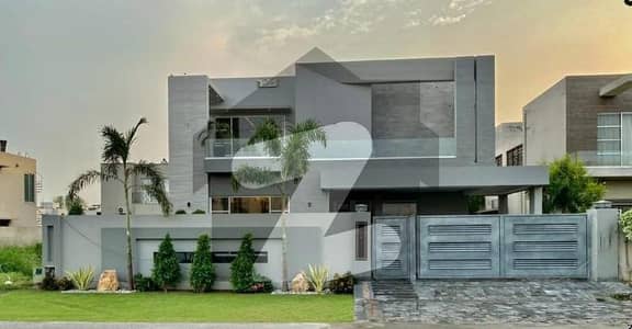 20 MARLA ELEGANT AND FULLY MAINTAINED SUPER HOT LOCATED BRAND NEW BUNGALOW IS AVAILABLE IN THE BEST BLOCK OF DHA LAHORE.