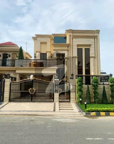 بحریہ ٹاؤن لاہور میں 4 کمروں کا 10 مرلہ مکان 3.2 کروڑ میں برائے فروخت۔ بحریہ ٹاؤن لاہور میں 4 کمروں کا 10 مرلہ مکان 3.2 کروڑ میں برائے فروخت۔